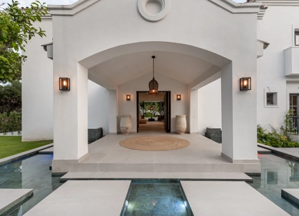 ELEGANT ANDALUSIAN VILLA WITH CONTEMPORARY INTERIORS NEAR ATALAYA GOLF