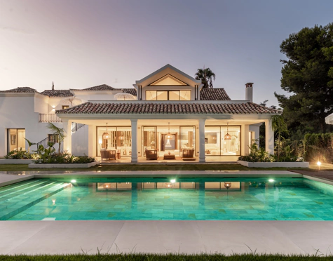 Villa for sale in Atalaya Golf, Estepona East