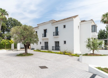 ELEGANT ANDALUSIAN VILLA WITH CONTEMPORARY INTERIORS NEAR ATALAYA GOLF