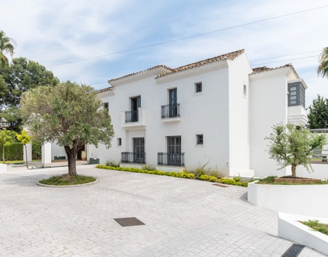 Villa for sale in Atalaya Golf, Estepona East