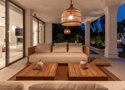 ELEGANT ANDALUSIAN VILLA WITH CONTEMPORARY INTERIORS NEAR ATALAYA GOLF