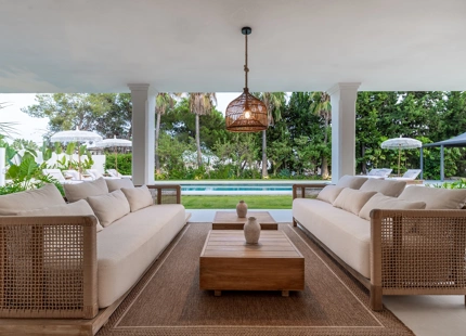 ELEGANT ANDALUSIAN VILLA WITH CONTEMPORARY INTERIORS NEAR ATALAYA GOLF