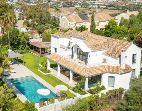 Villa for sale in Atalaya Golf, Estepona East