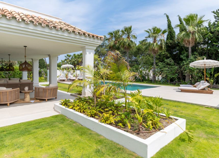 ELEGANT ANDALUSIAN VILLA WITH CONTEMPORARY INTERIORS NEAR ATALAYA GOLF
