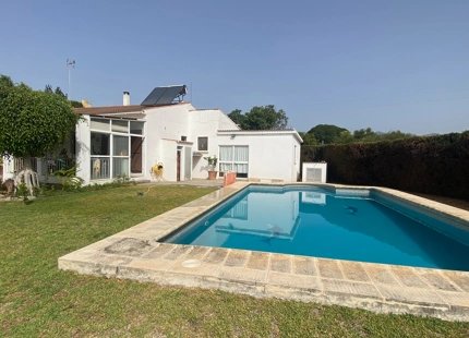 BEACHSIDE VILLA WITH RENOVATION POTENTIAL FOR SALE IN ESTEPONA
