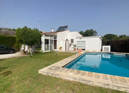 BEACHSIDE VILLA WITH RENOVATION POTENTIAL FOR SALE IN ESTEPONA