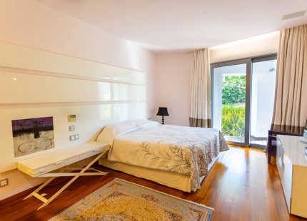 ELEGANTE VILLA PAREADA CON PISCINA PRIVADA Y VISTAS AL MAR EN UNA COMUNIDAD EXCLUSIVA