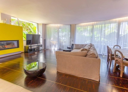 ELEGANTE VILLA PAREADA CON PISCINA PRIVADA Y VISTAS AL MAR EN UNA COMUNIDAD EXCLUSIVA