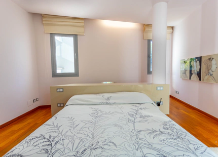 ELEGANTE VILLA PAREADA CON PISCINA PRIVADA Y VISTAS AL MAR EN UNA COMUNIDAD EXCLUSIVA
