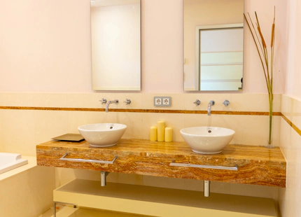 ELEGANTE VILLA PAREADA CON PISCINA PRIVADA Y VISTAS AL MAR EN UNA COMUNIDAD EXCLUSIVA