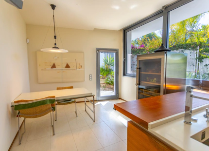 ELEGANTE VILLA PAREADA CON PISCINA PRIVADA Y VISTAS AL MAR EN UNA COMUNIDAD EXCLUSIVA
