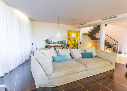 ELEGANTE VILLA PAREADA CON PISCINA PRIVADA Y VISTAS AL MAR EN UNA COMUNIDAD EXCLUSIVA