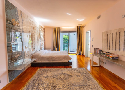 ELEGANTE VILLA PAREADA CON PISCINA PRIVADA Y VISTAS AL MAR EN UNA COMUNIDAD EXCLUSIVA