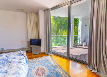 ELEGANTE VILLA PAREADA CON PISCINA PRIVADA Y VISTAS AL MAR EN UNA COMUNIDAD EXCLUSIVA