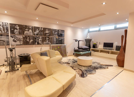 ELEGANTE VILLA PAREADA CON PISCINA PRIVADA Y VISTAS AL MAR EN UNA COMUNIDAD EXCLUSIVA
