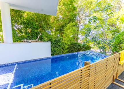 ELEGANTE VILLA PAREADA CON PISCINA PRIVADA Y VISTAS AL MAR EN UNA COMUNIDAD EXCLUSIVA