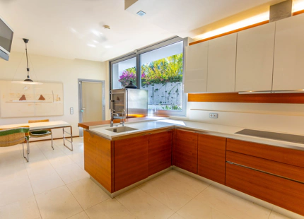 ELEGANTE VILLA PAREADA CON PISCINA PRIVADA Y VISTAS AL MAR EN UNA COMUNIDAD EXCLUSIVA