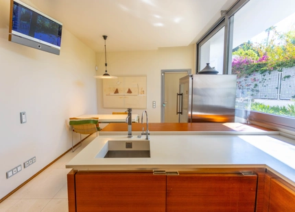 ELEGANTE VILLA PAREADA CON PISCINA PRIVADA Y VISTAS AL MAR EN UNA COMUNIDAD EXCLUSIVA