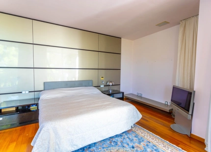 ELEGANTE VILLA PAREADA CON PISCINA PRIVADA Y VISTAS AL MAR EN UNA COMUNIDAD EXCLUSIVA