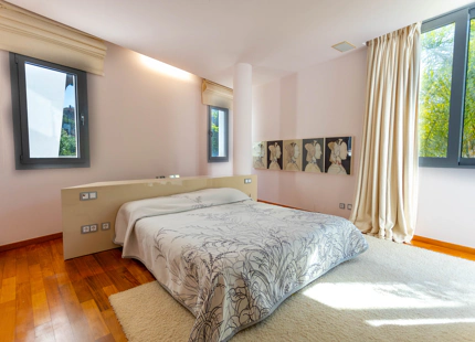 ELEGANTE VILLA PAREADA CON PISCINA PRIVADA Y VISTAS AL MAR EN UNA COMUNIDAD EXCLUSIVA