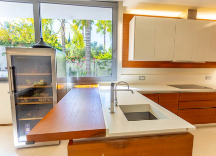ELEGANTE VILLA PAREADA CON PISCINA PRIVADA Y VISTAS AL MAR EN UNA COMUNIDAD EXCLUSIVA