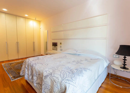 ELEGANTE VILLA PAREADA CON PISCINA PRIVADA Y VISTAS AL MAR EN UNA COMUNIDAD EXCLUSIVA
