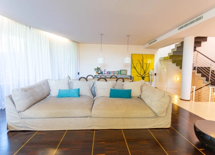 ELEGANTE VILLA PAREADA CON PISCINA PRIVADA Y VISTAS AL MAR EN UNA COMUNIDAD EXCLUSIVA