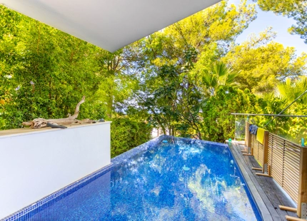 ELEGANTE VILLA PAREADA CON PISCINA PRIVADA Y VISTAS AL MAR EN UNA COMUNIDAD EXCLUSIVA