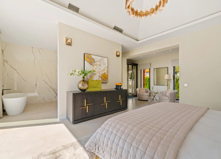 CONTEMPORARY VILLA IN LA QUINTA WITH ELEGANT INDOOR–OUTDOOR LIVING