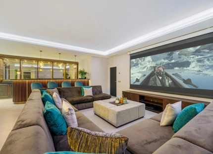 CONTEMPORARY VILLA IN LA QUINTA WITH ELEGANT INDOOR–OUTDOOR LIVING