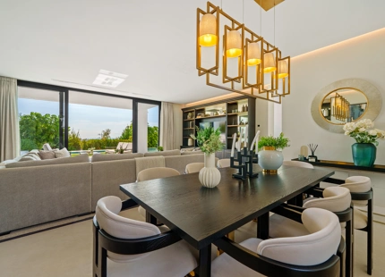 CONTEMPORARY VILLA IN LA QUINTA WITH ELEGANT INDOOR–OUTDOOR LIVING