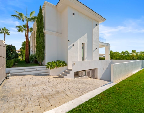 Villa for sale in La Quinta, Benahavis