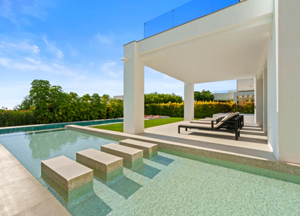 CONTEMPORARY VILLA IN LA QUINTA WITH ELEGANT INDOOR–OUTDOOR LIVING