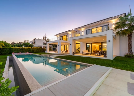 CONTEMPORARY VILLA IN LA QUINTA WITH ELEGANT INDOOR–OUTDOOR LIVING