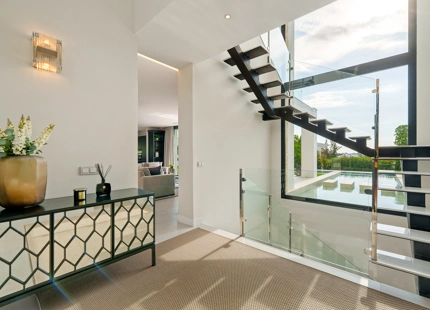 CONTEMPORARY VILLA IN LA QUINTA WITH ELEGANT INDOOR–OUTDOOR LIVING