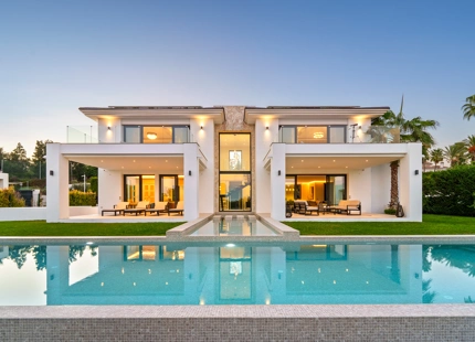 CONTEMPORARY VILLA IN LA QUINTA WITH ELEGANT INDOOR–OUTDOOR LIVING