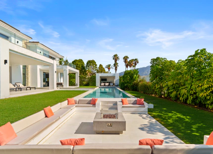 CONTEMPORARY VILLA IN LA QUINTA WITH ELEGANT INDOOR–OUTDOOR LIVING