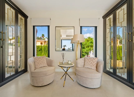CONTEMPORARY VILLA IN LA QUINTA WITH ELEGANT INDOOR–OUTDOOR LIVING