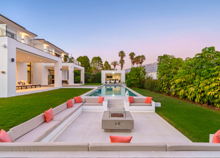 CONTEMPORARY VILLA IN LA QUINTA WITH ELEGANT INDOOR–OUTDOOR LIVING