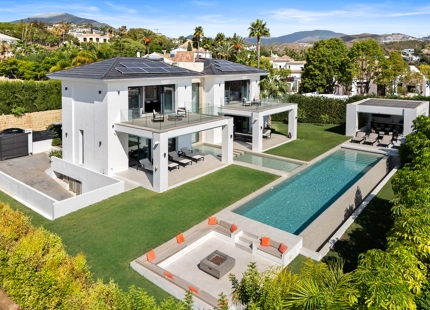 CONTEMPORARY VILLA IN LA QUINTA WITH ELEGANT INDOOR–OUTDOOR LIVING