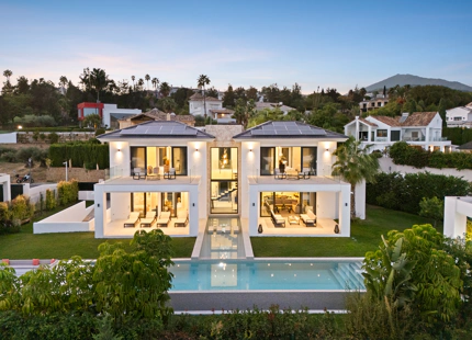 CONTEMPORARY VILLA IN LA QUINTA WITH ELEGANT INDOOR–OUTDOOR LIVING