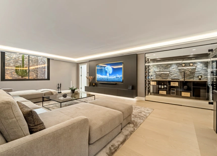 RESIDENCIA ELEGANTE TOTALMENTE RENOVADA EN LA MILLA DE ORO