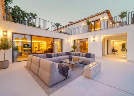 RESIDENCIA ELEGANTE TOTALMENTE RENOVADA EN LA MILLA DE ORO