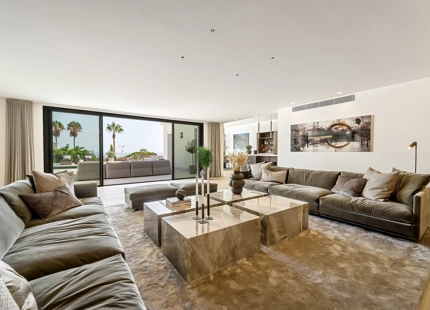 RESIDENCIA ELEGANTE TOTALMENTE RENOVADA EN LA MILLA DE ORO
