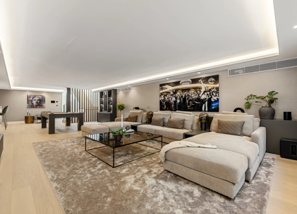 RESIDENCIA ELEGANTE TOTALMENTE RENOVADA EN LA MILLA DE ORO