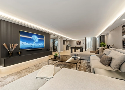 RESIDENCIA ELEGANTE TOTALMENTE RENOVADA EN LA MILLA DE ORO
