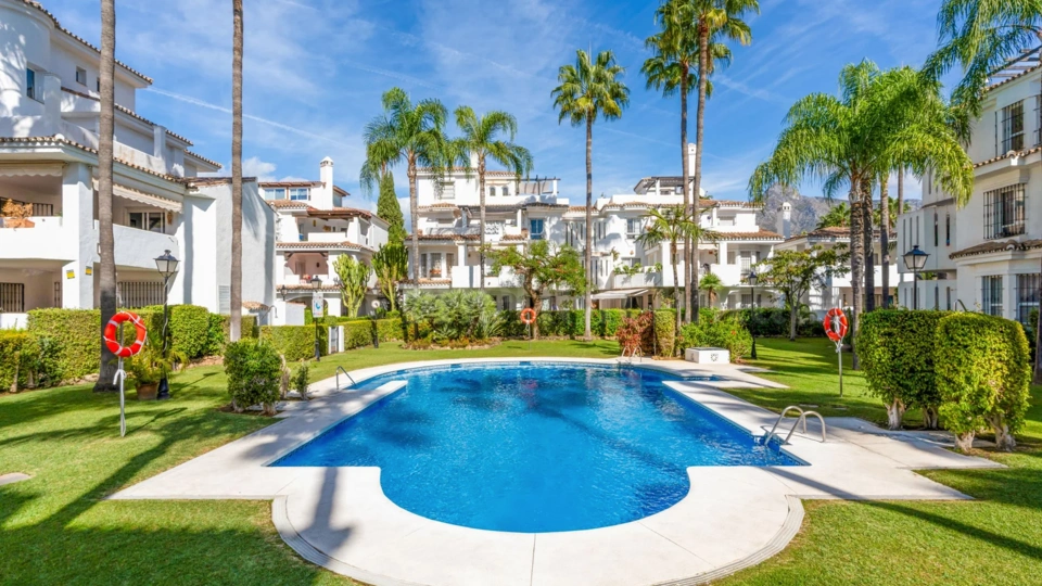 Duplex Penthouse for sale in Los Naranjos, Nueva Andalucia