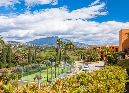 ELEGANT FULLY RENOVATED GARDEN RESIDENCE IN A SECURE BENAHAVÍS COMMUNITY