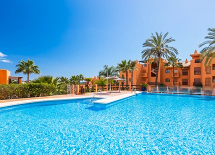 ELEGANT FULLY RENOVATED GARDEN RESIDENCE IN A SECURE BENAHAVÍS COMMUNITY