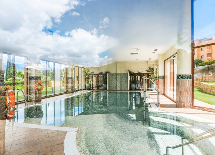 ELEGANT FULLY RENOVATED GARDEN RESIDENCE IN A SECURE BENAHAVÍS COMMUNITY
